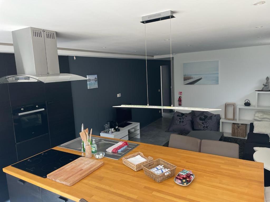 Appartement 5 personnes avec accès piscine Villers-la-Ville Esterno foto