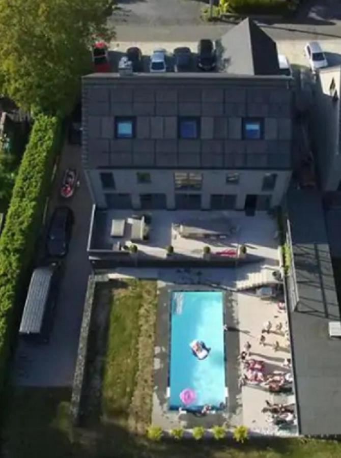 Appartement 5 personnes avec accès piscine Villers-la-Ville Esterno foto
