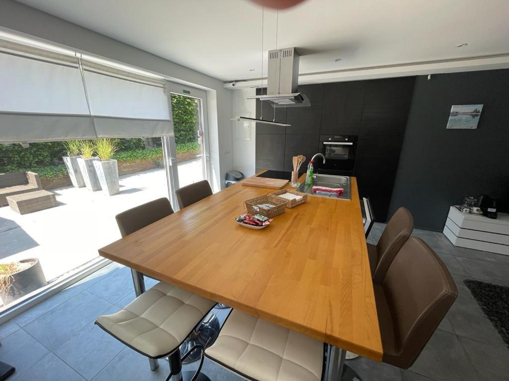 Appartement 5 personnes avec accès piscine Villers-la-Ville Esterno foto